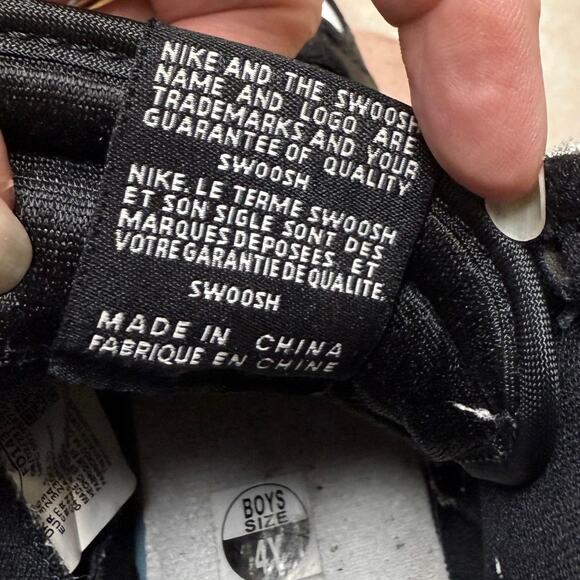 Nike Air Jordan 1 Retro High OG Black White (GS) Reverse Panda - Boys size US4 - Picture 7 of 12